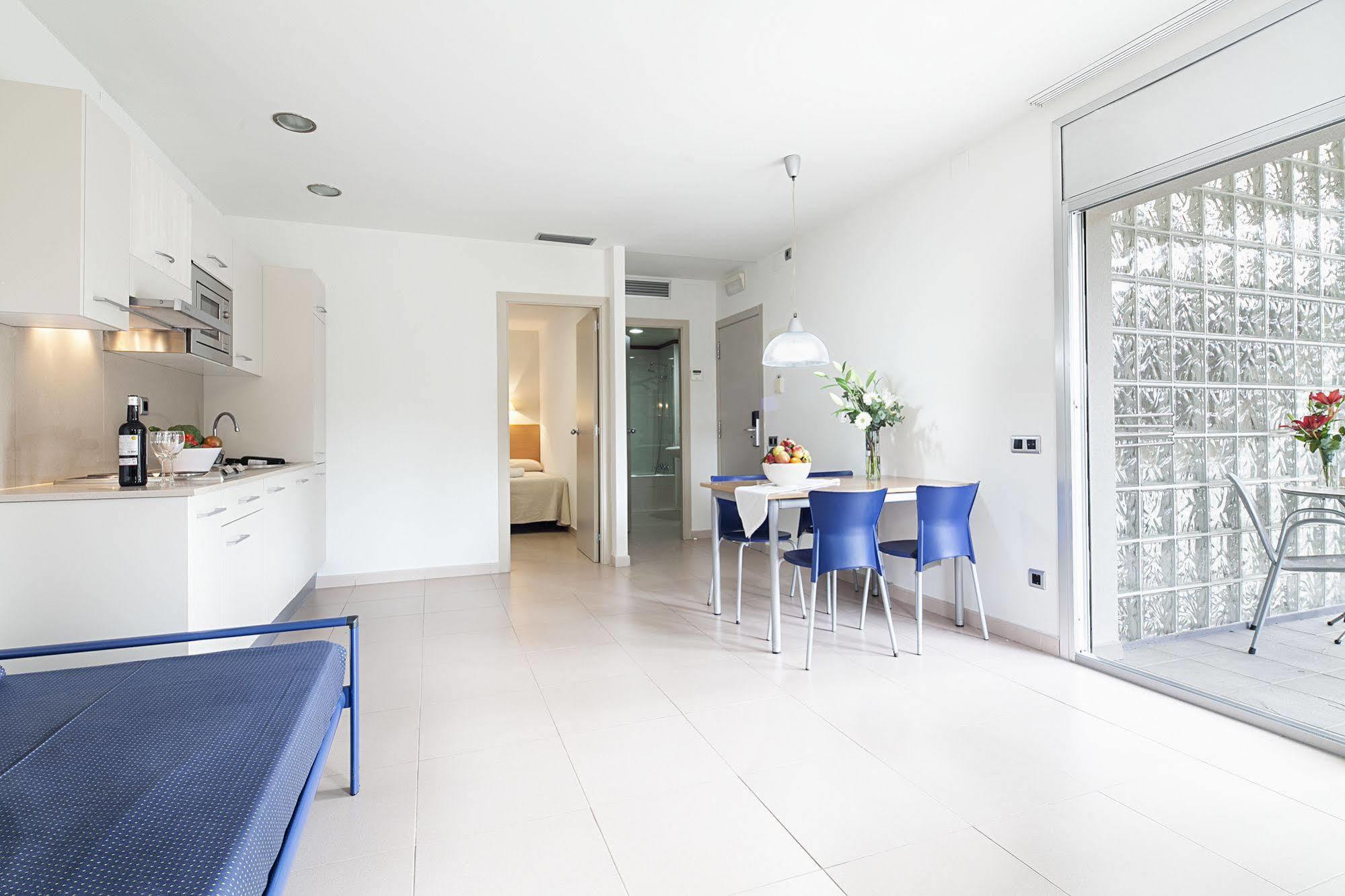 Apartamentos Porta Coeli Castelldefels Εξωτερικό φωτογραφία